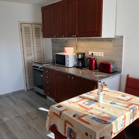 Leander Apartman 벌러토너컬리 외부 사진