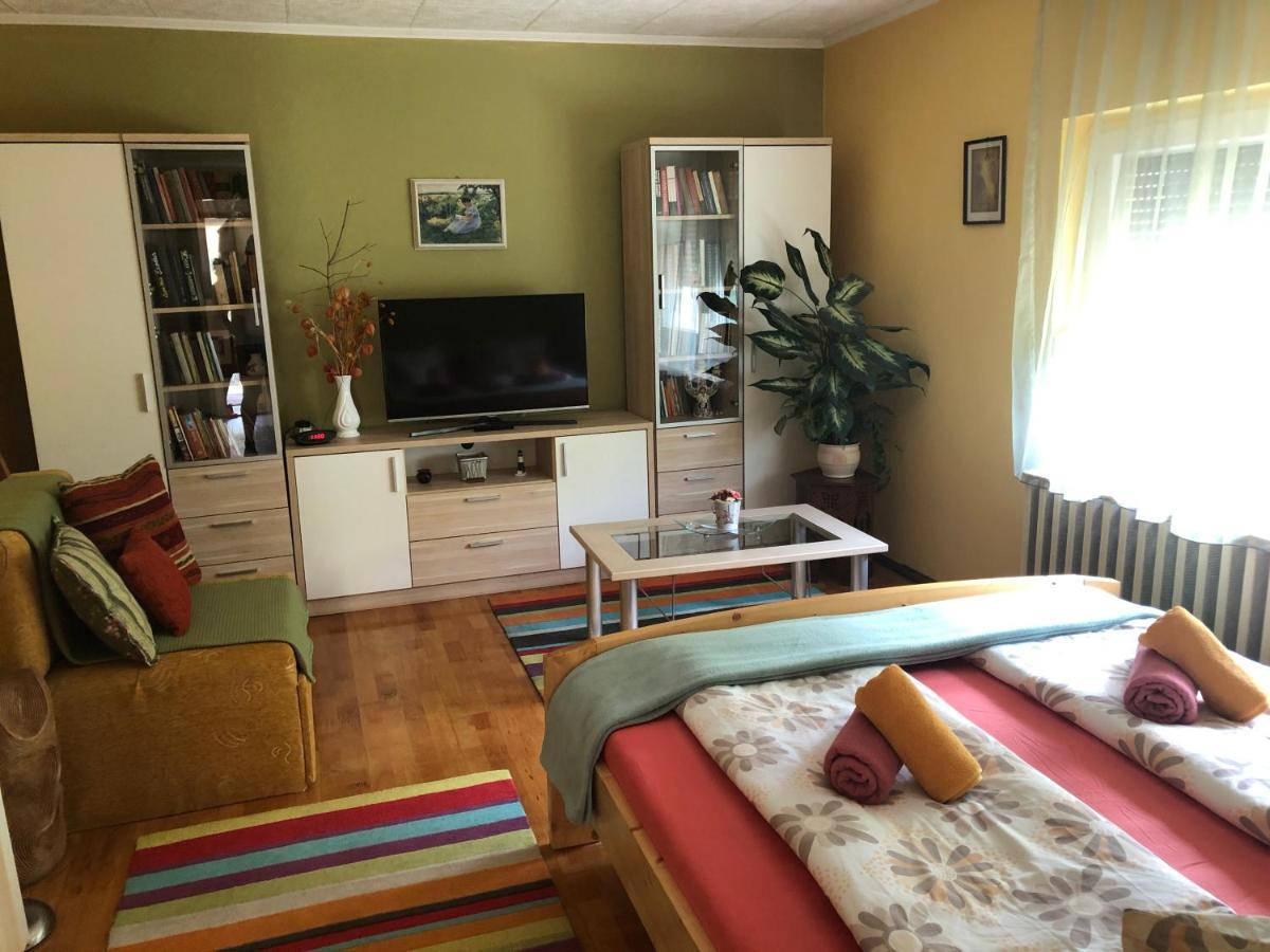 Leander Apartman 벌러토너컬리 외부 사진
