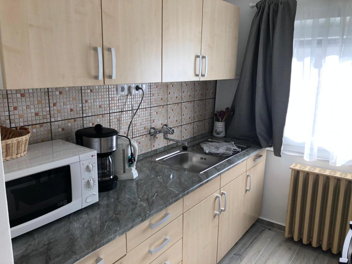 Leander Apartman 벌러토너컬리 외부 사진