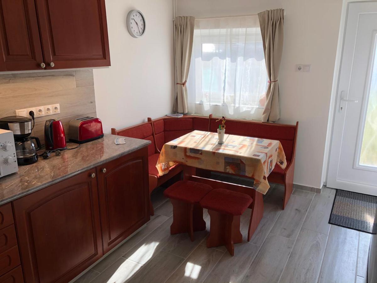 Leander Apartman 벌러토너컬리 외부 사진