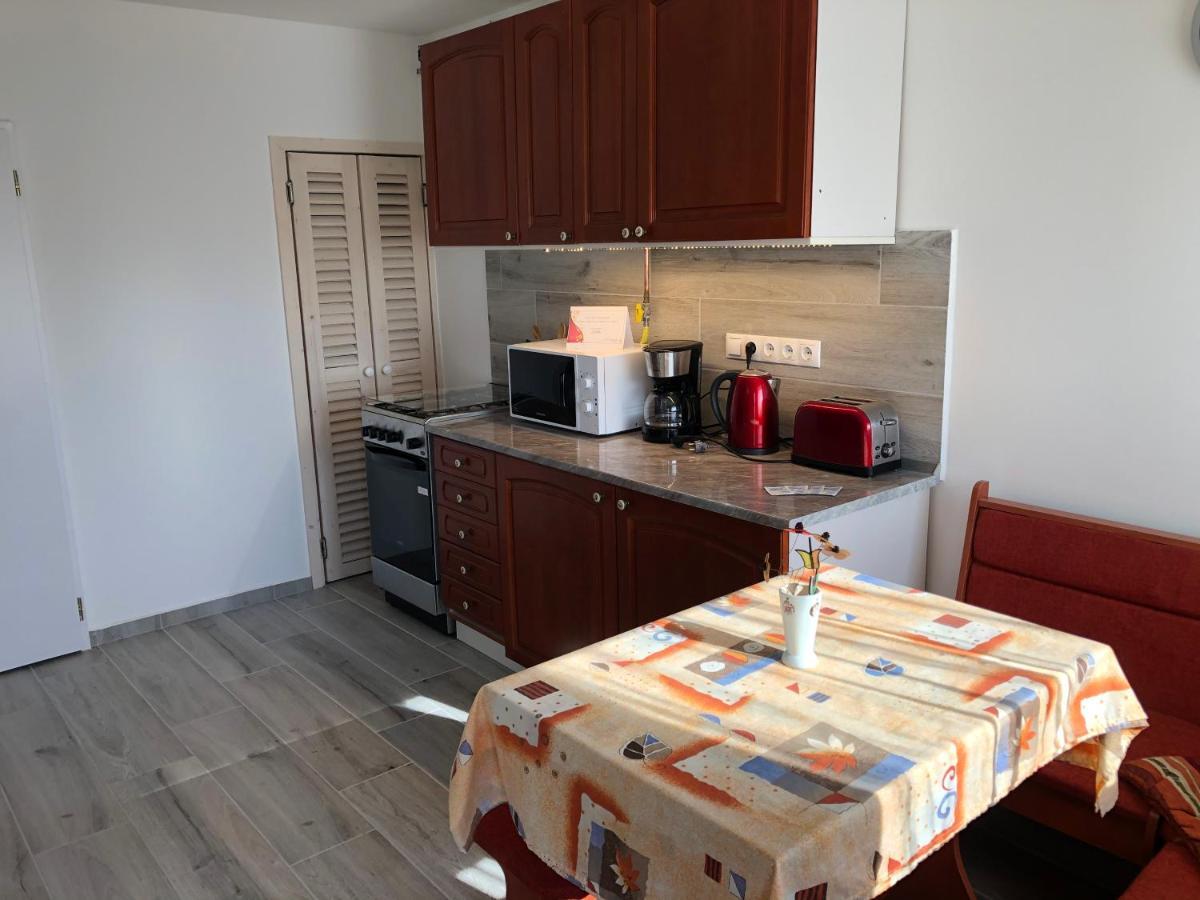 Leander Apartman 벌러토너컬리 외부 사진